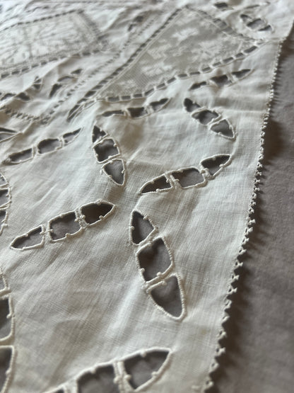 レースと刺繍の飾り布
