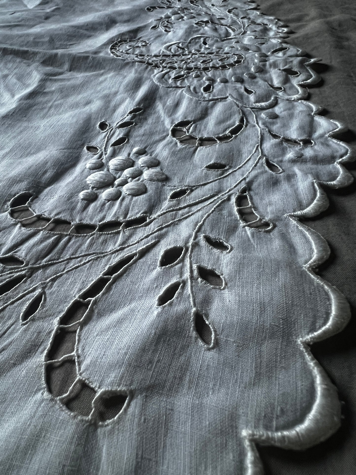 ★カットワーク楕円形クロス