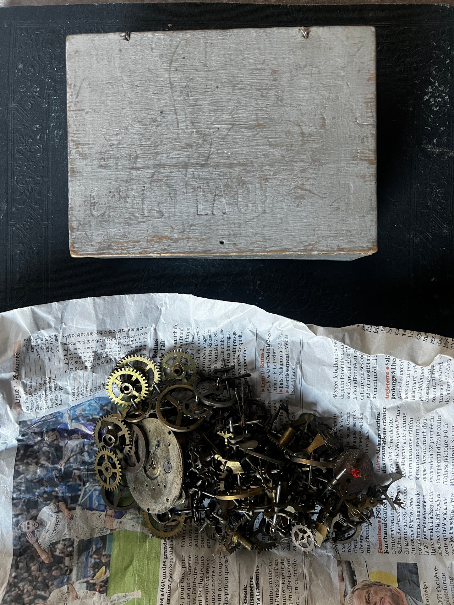 ★歯車部品入り木箱 【B】