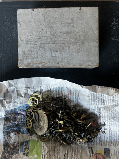 ★歯車部品入り木箱 【B】