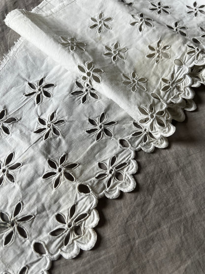 カットワークドレスパーツ