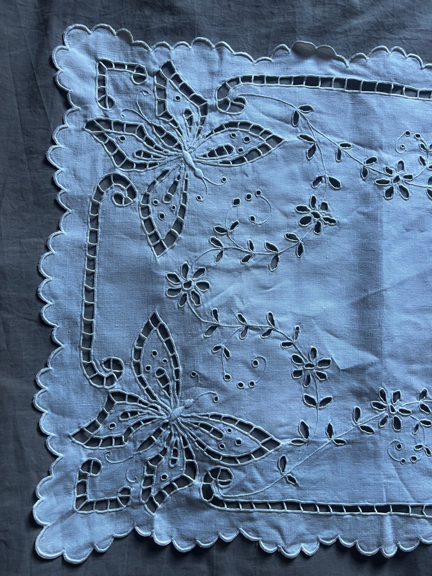 カットワーク刺繍クロス