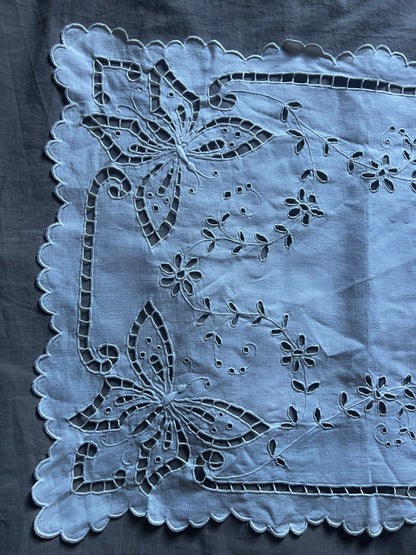 カットワーク刺繍クロス