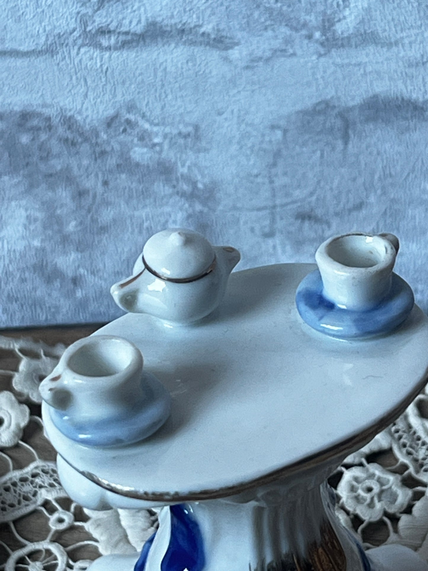 ★磁器製ミニチュアテーブル