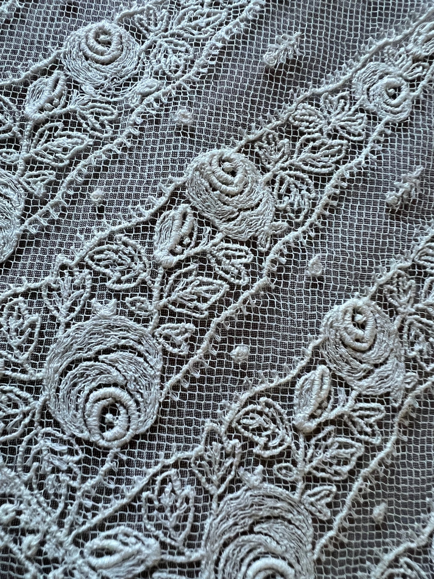 チュール刺繍レースフリル飾り