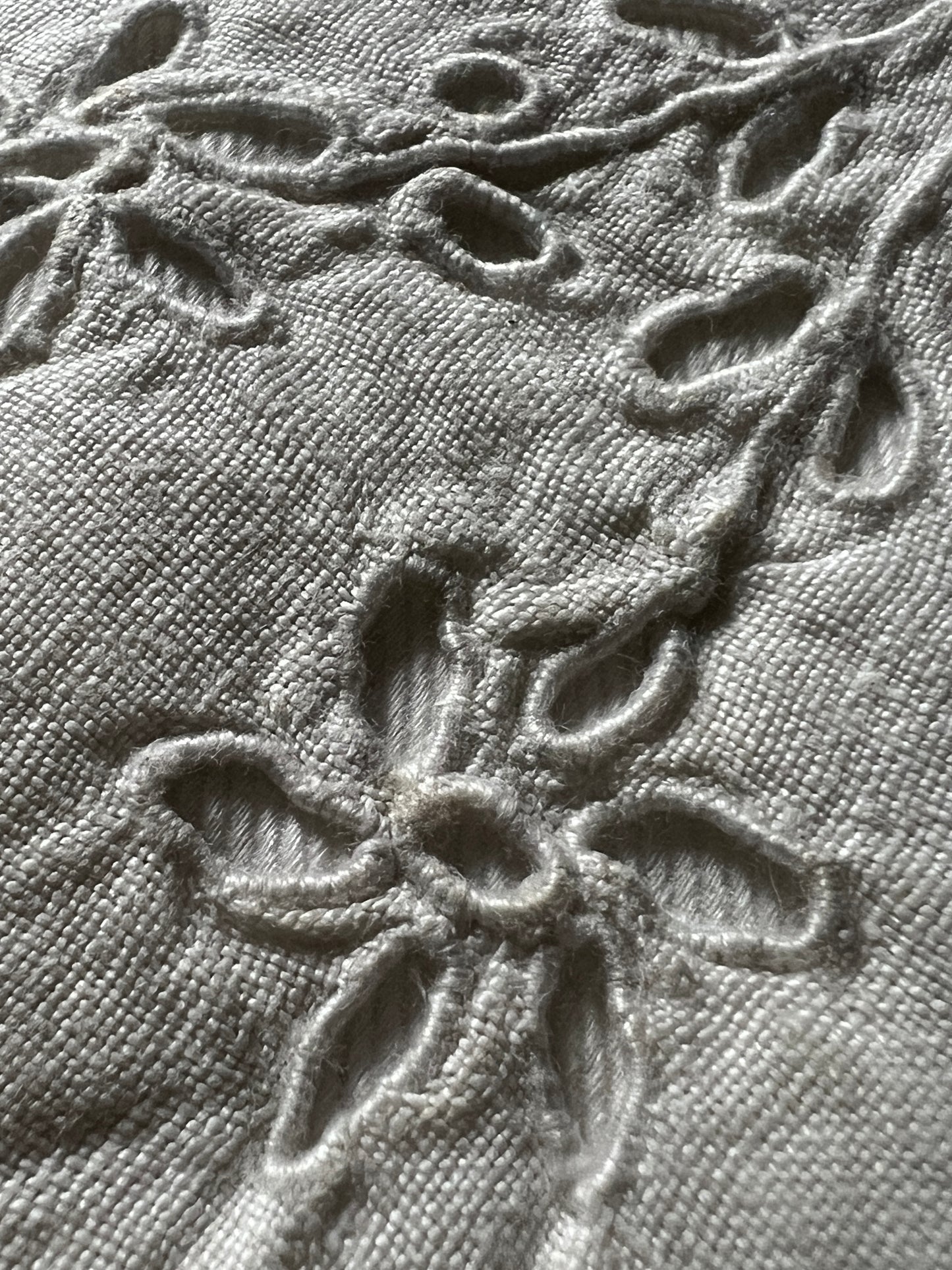 カットワーク刺繍サック