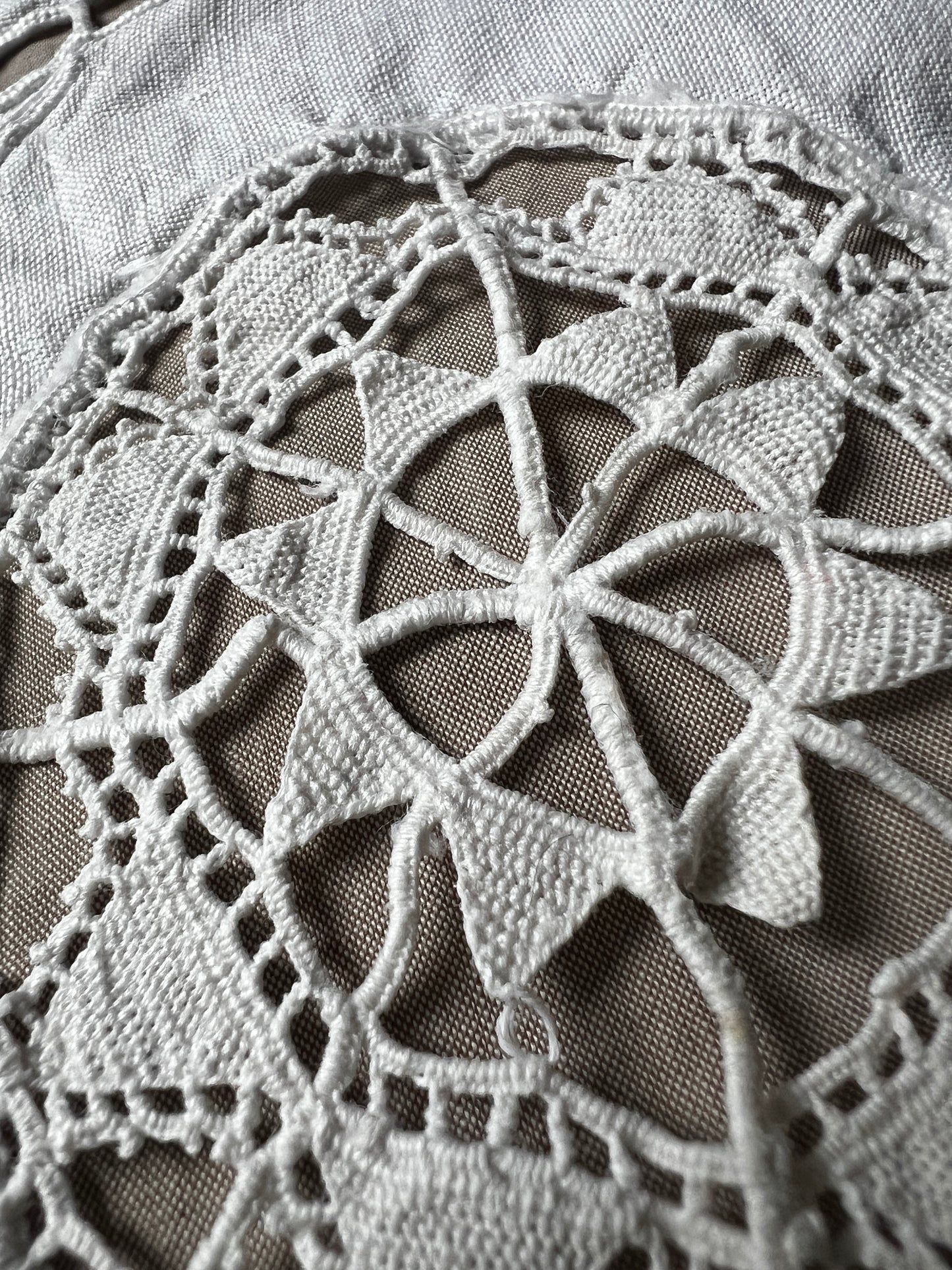 刺繍とレースの飾り布(鳥)