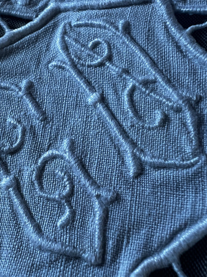 白刺繍のクロス