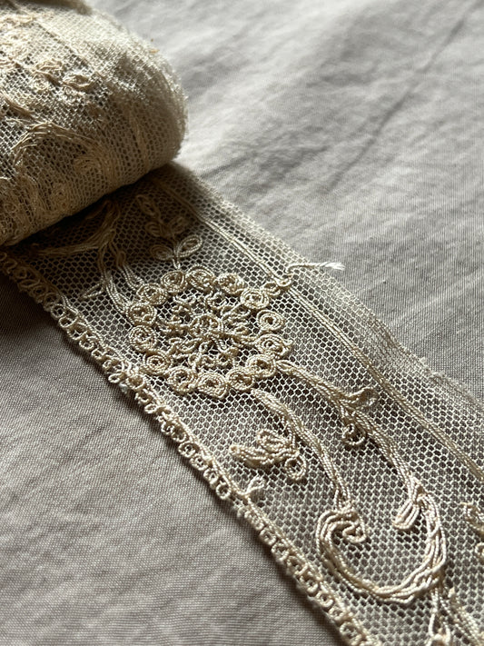 チュール刺繍レース