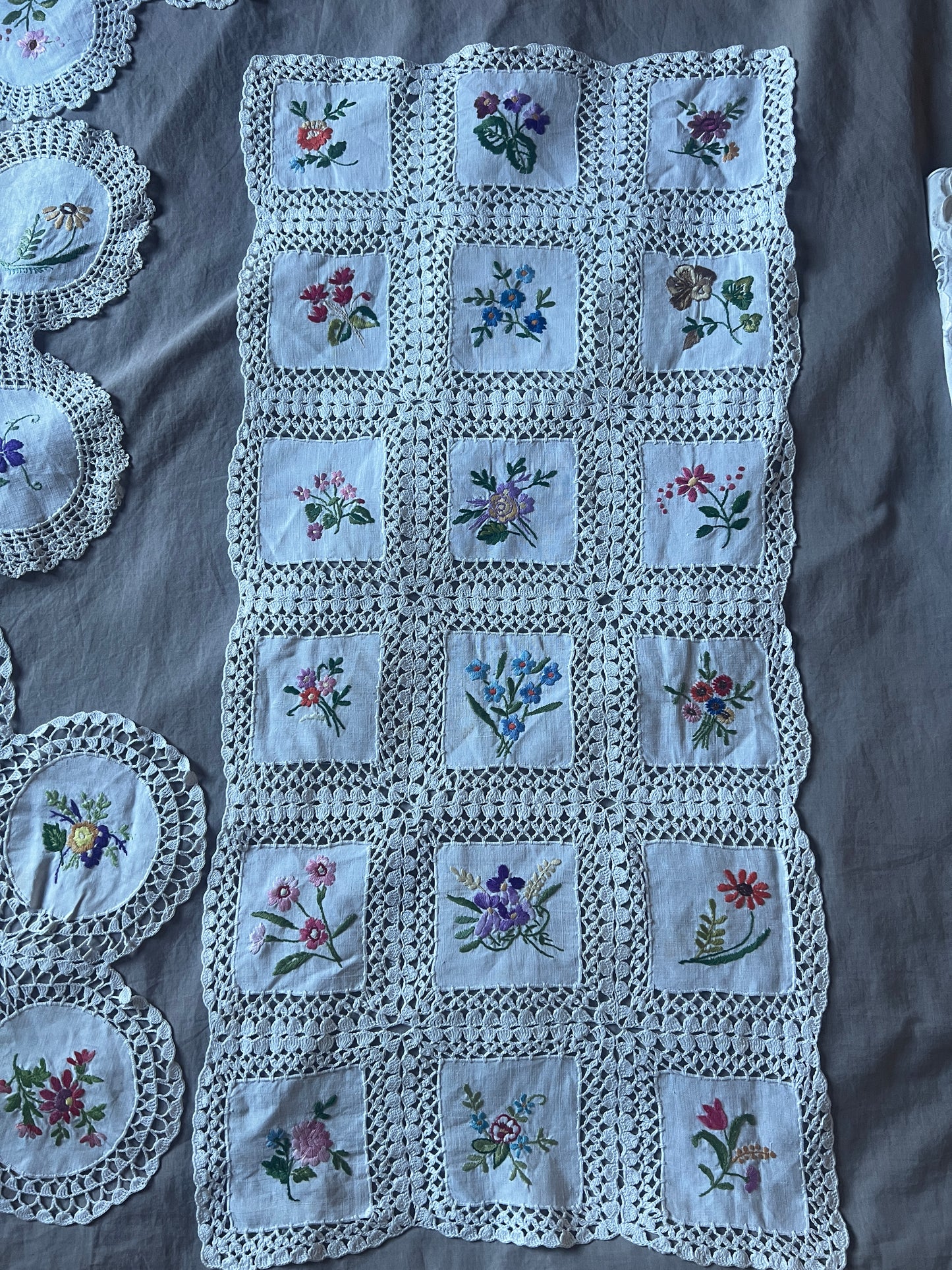 お花の刺繍のクロスセット