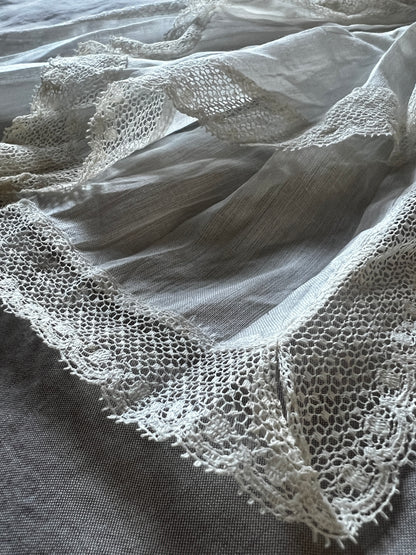 アンティークレース胸元飾り