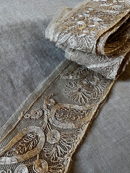 チュール刺繍レース