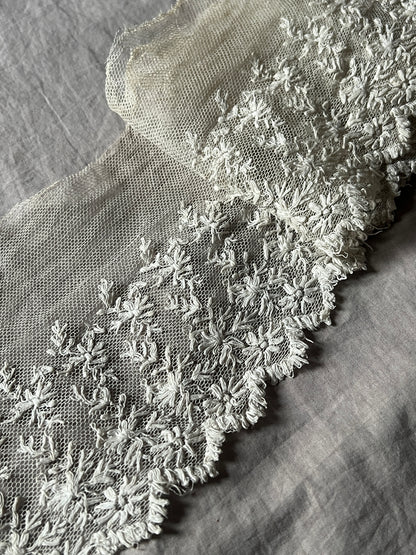 チュール刺繍レース