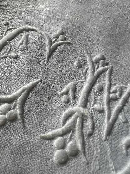 モノグラム刺繍ダマスク布