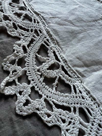 刺繍とレースのリネン