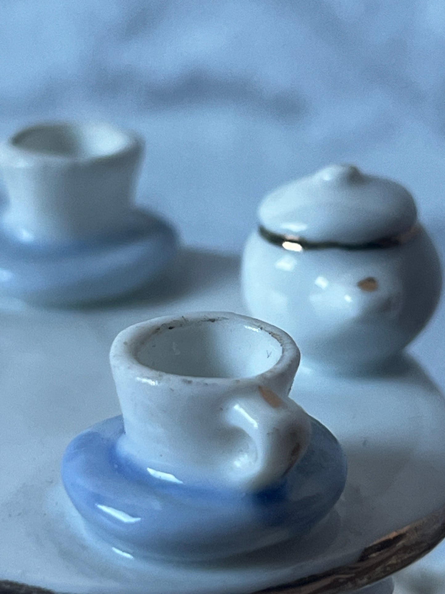 ★磁器製ミニチュアテーブル