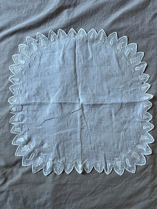 モノグラム刺繍ハンカチ