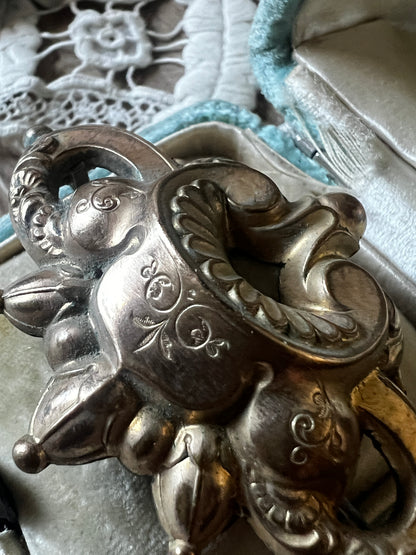 アンティークブローチ