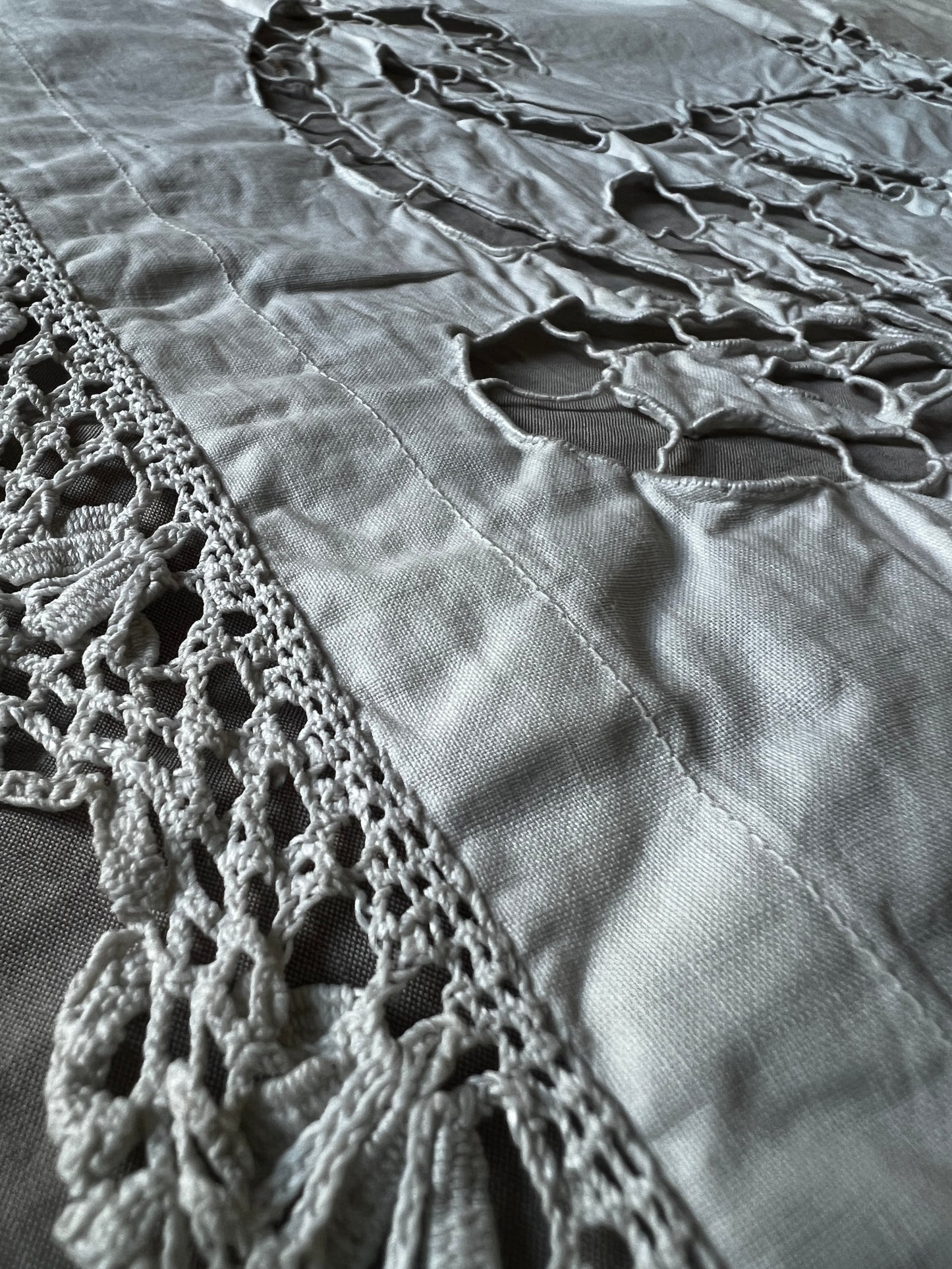 カットワーク刺繍クロス