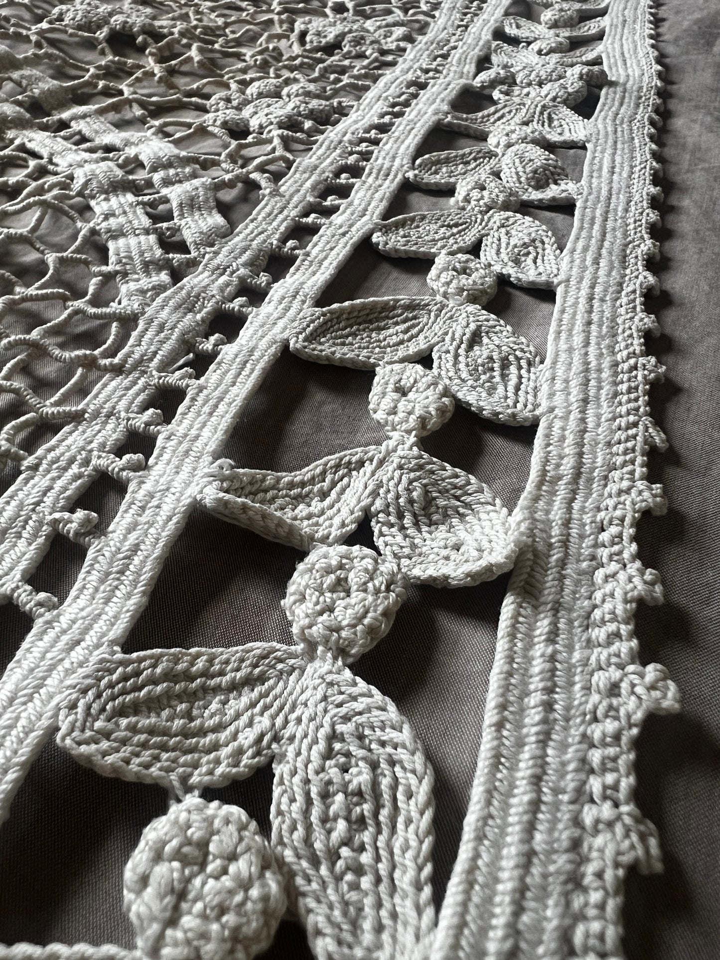 レースと刺繍の飾り布