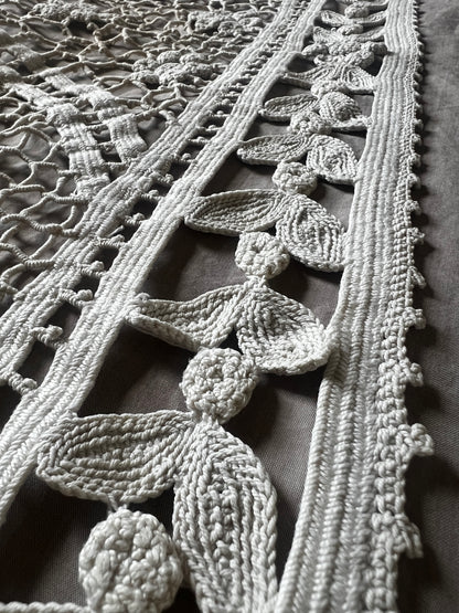 レースと刺繍の飾り布