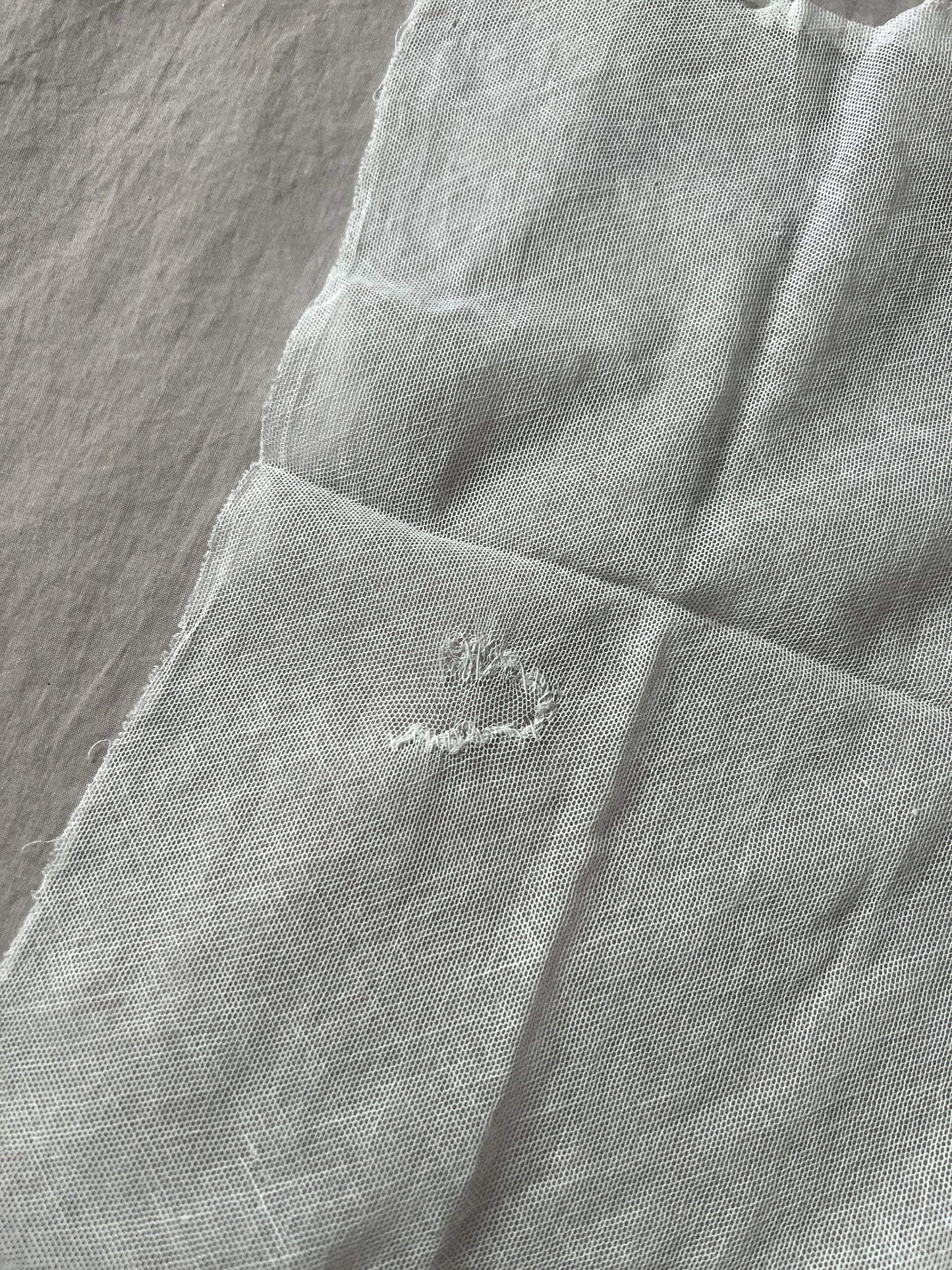 チュール刺繍レース