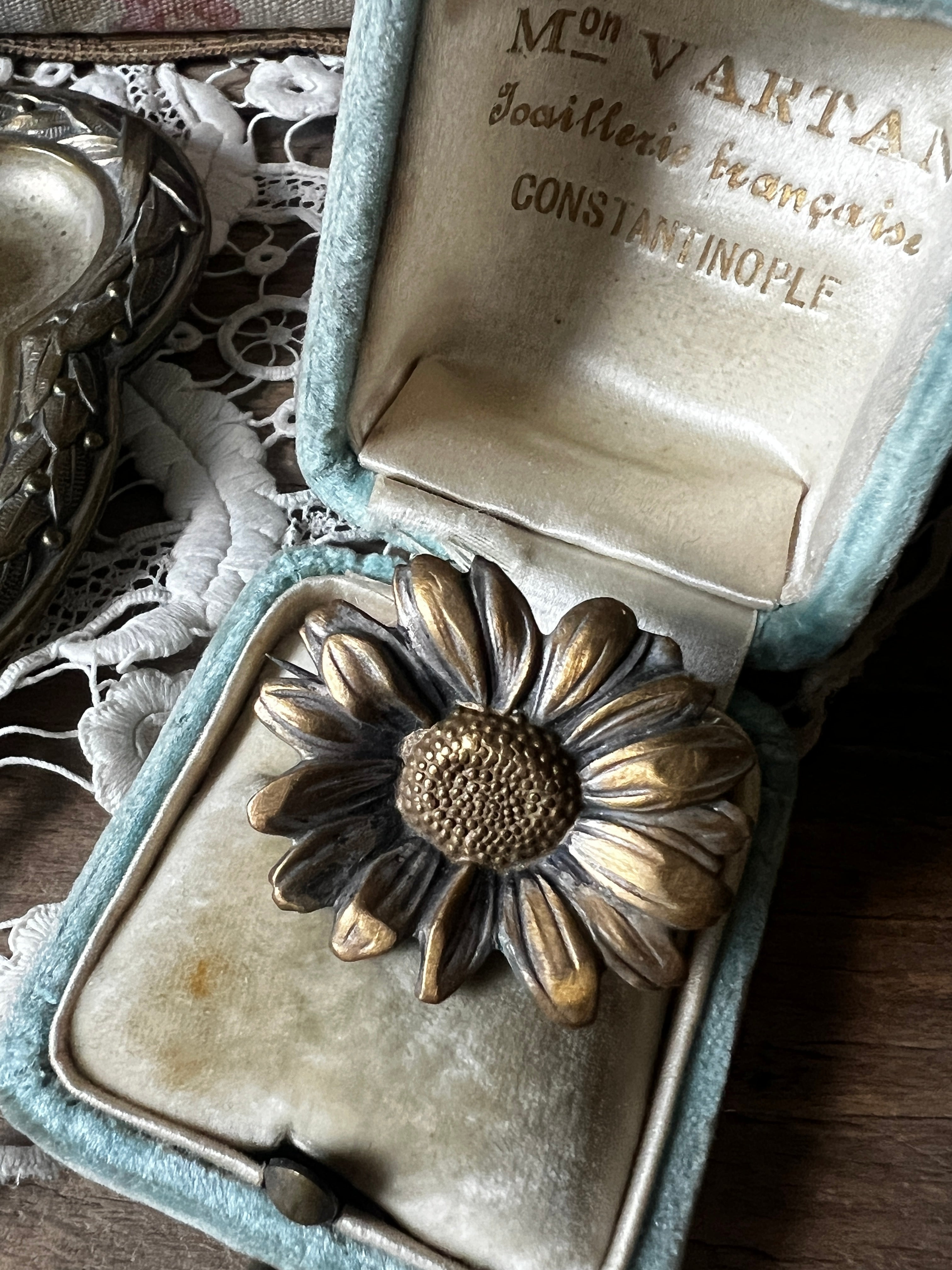 アンティークブローチ(Mellerio dits Meller) – France Antique 銀色