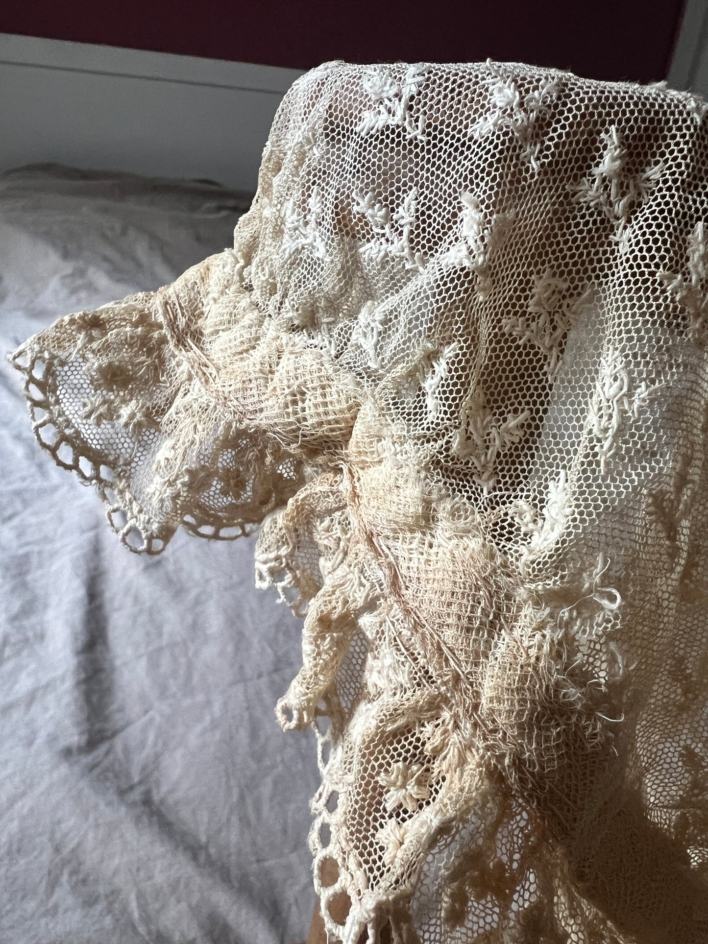 チュール刺繍レースのボネ
