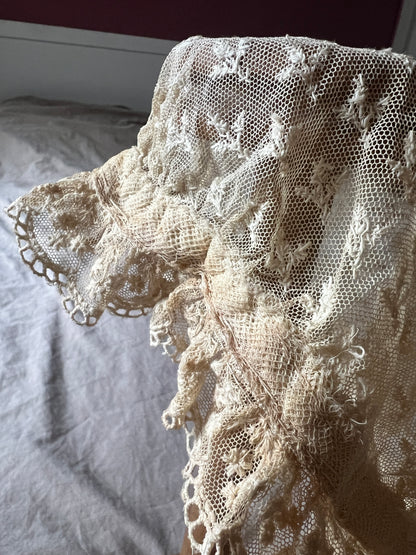 チュール刺繍レースのボネ