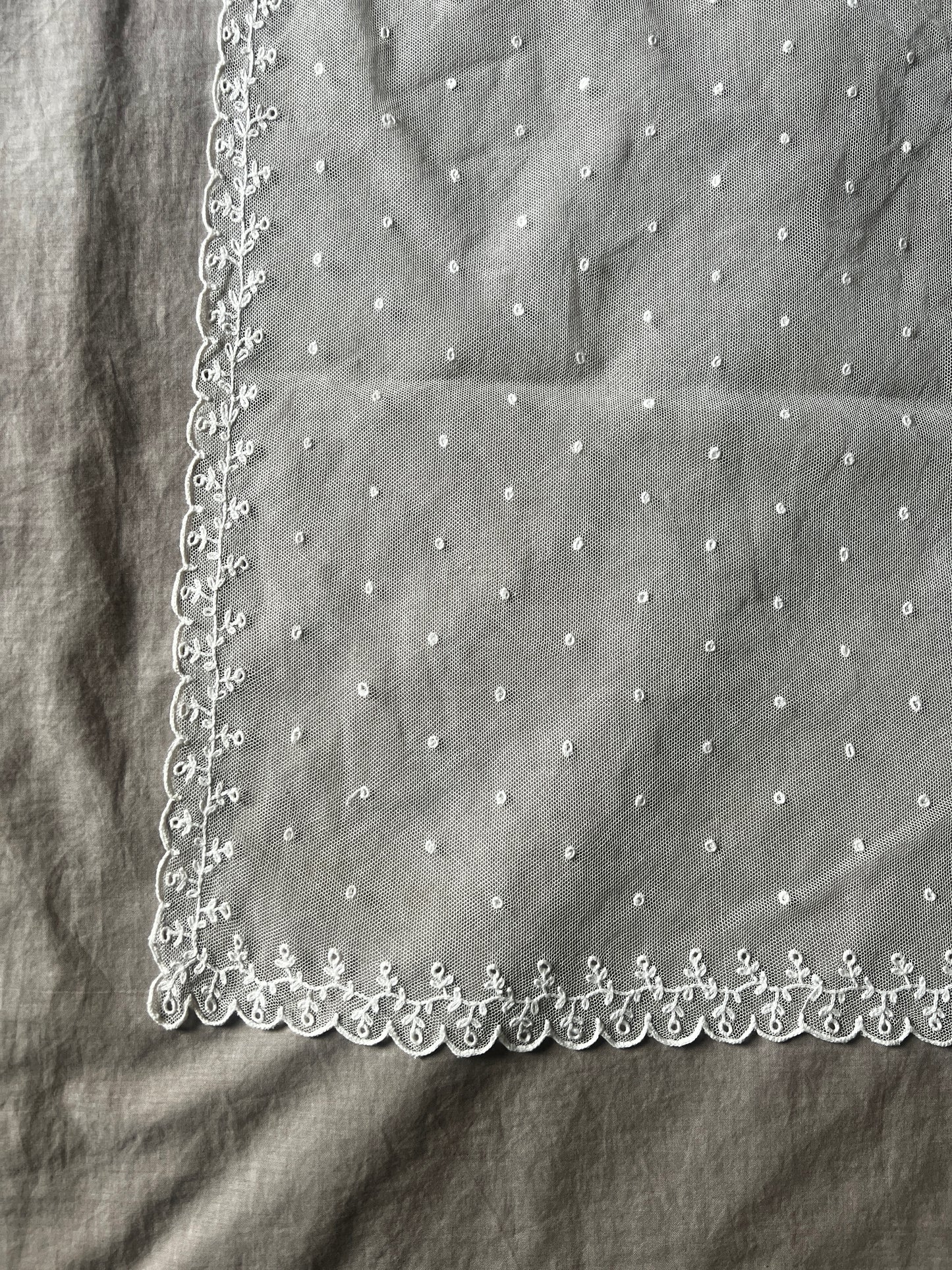 チュール刺繍レースカーテン