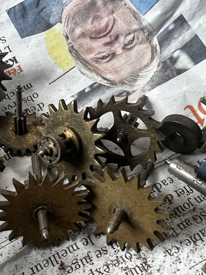 ★歯車部品入り木箱 【A】