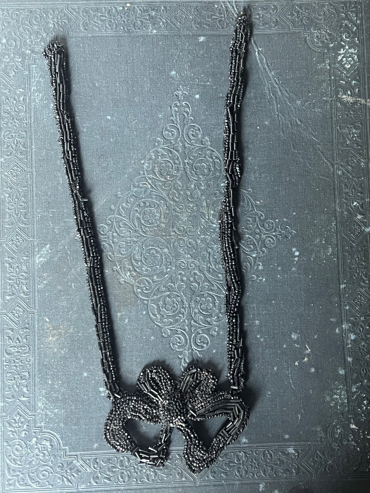 ビーズ刺繍の飾り