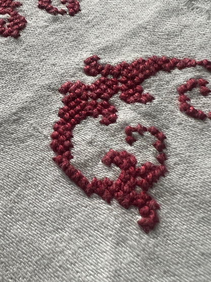 モノグラム赤糸刺繍リネンクロス