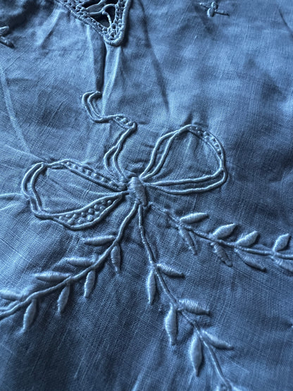 レースと刺繍のクロス