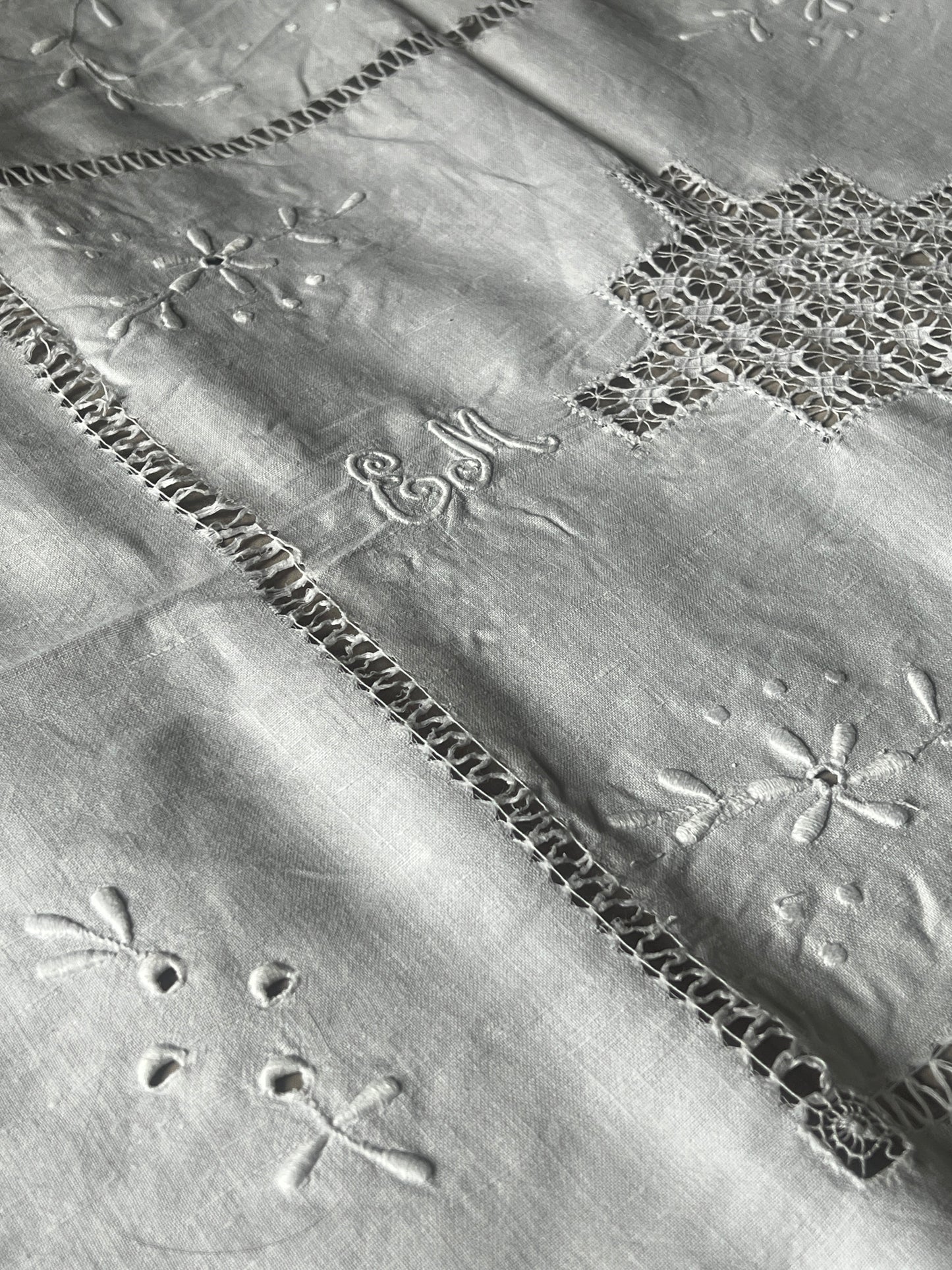 白刺繍大判クロス(ダメージ)