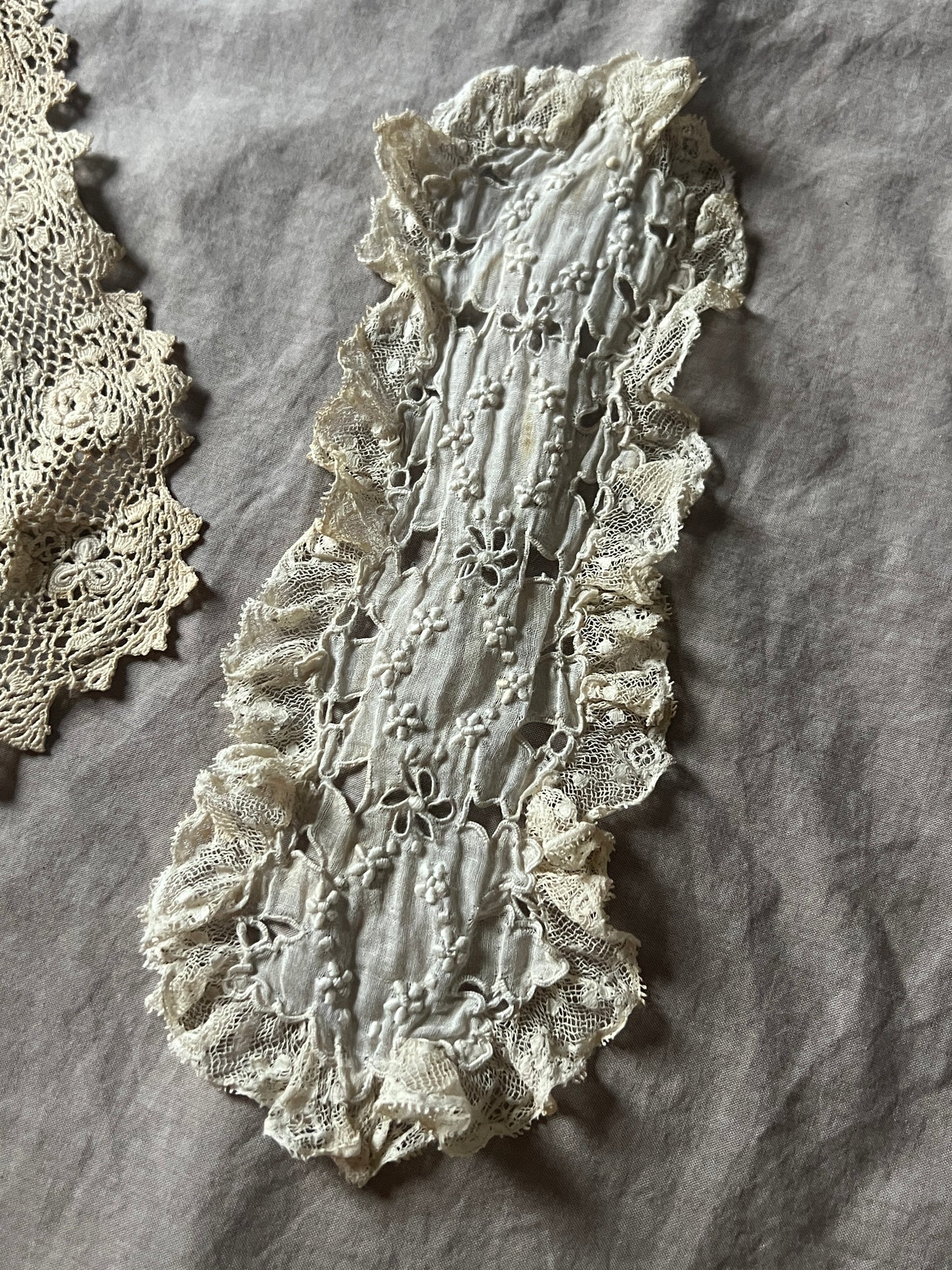 レースと刺繍の飾りパーツセット