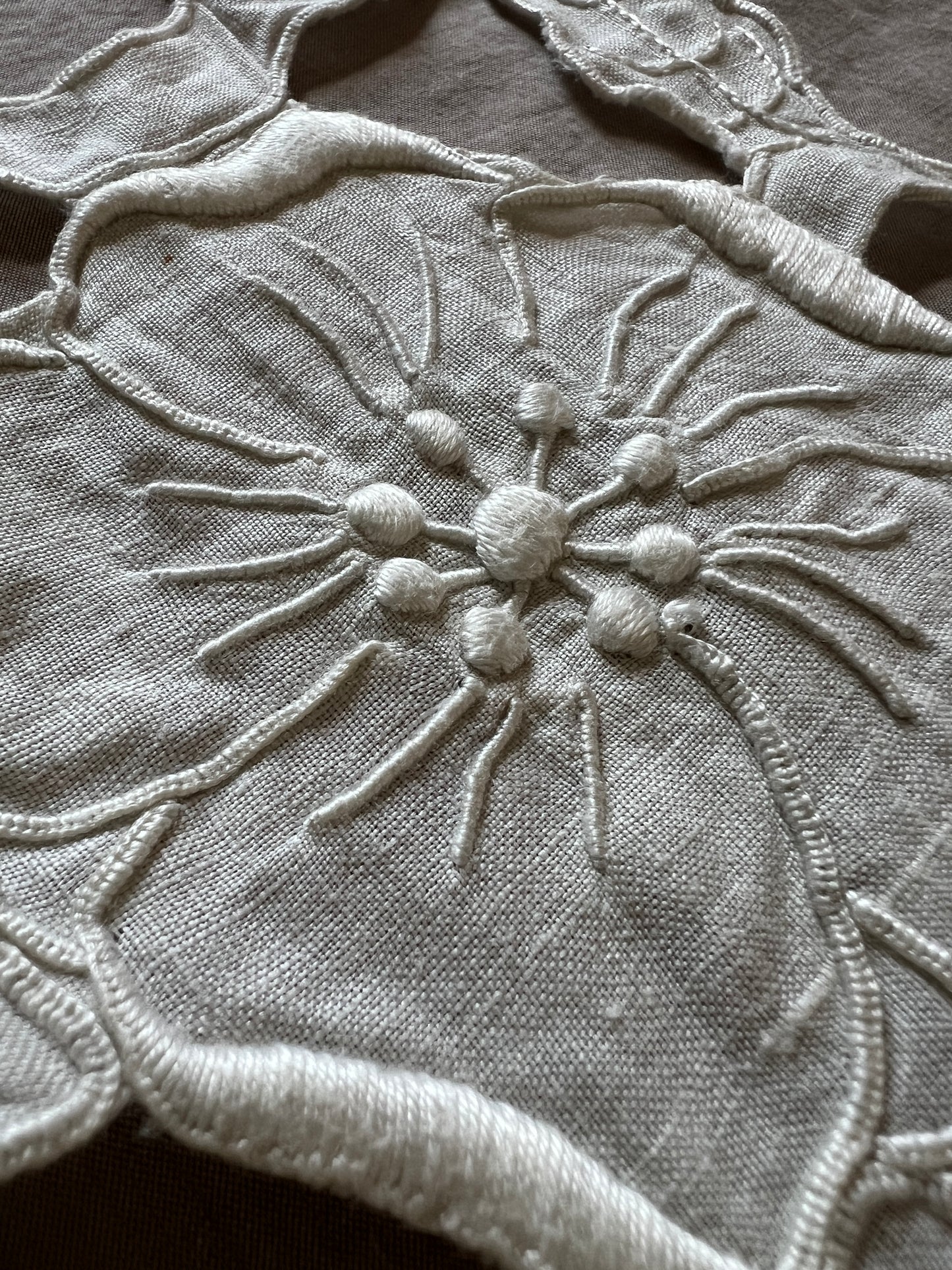 カットワーク刺繍端布