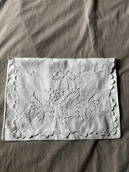 ★刺繍のランジェリーサック(鳥)