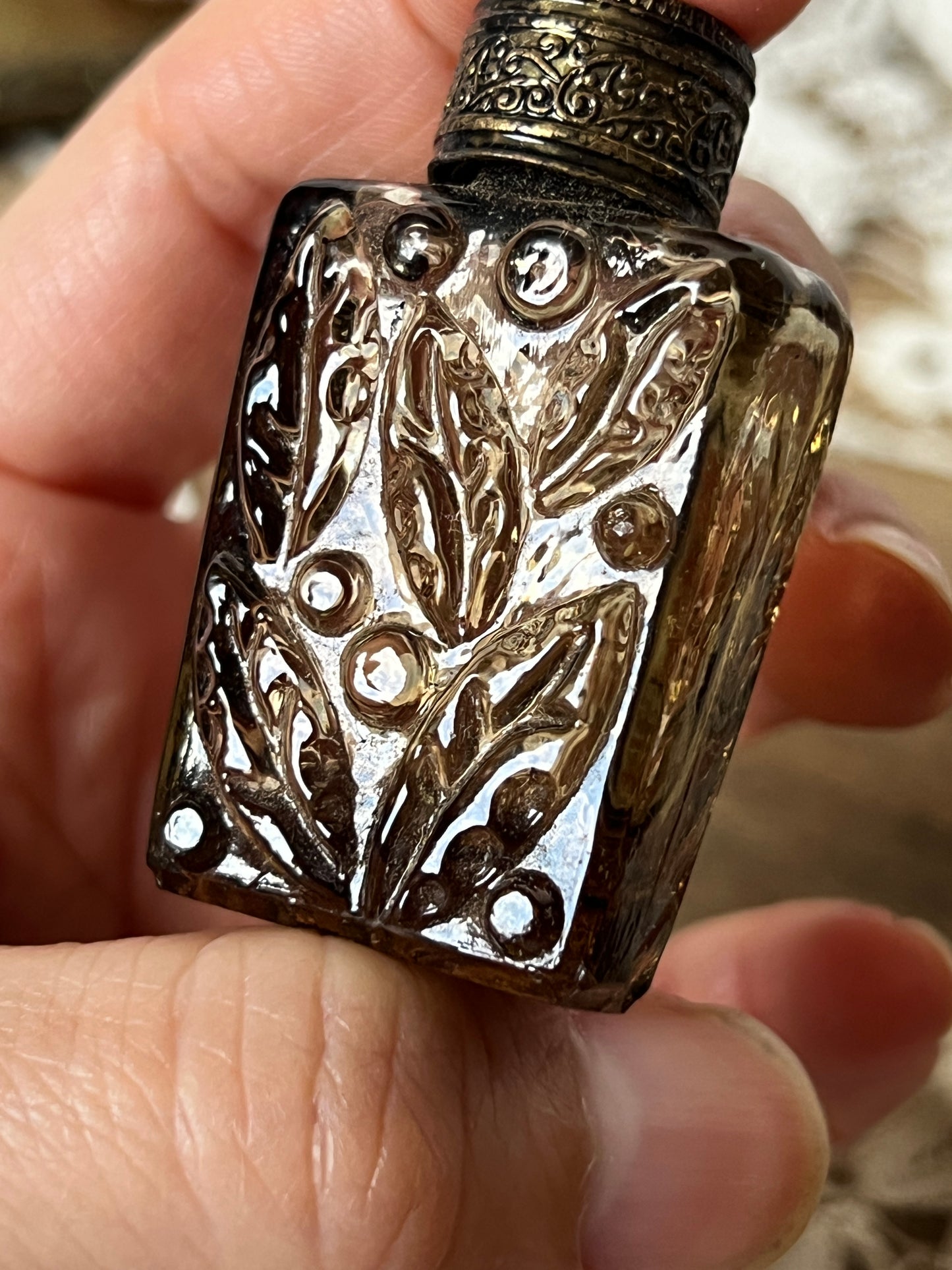 ★古い小瓶(アンバー)