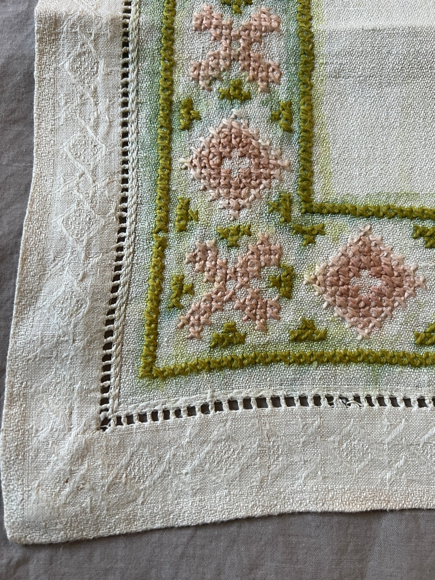 色刺繍クロス