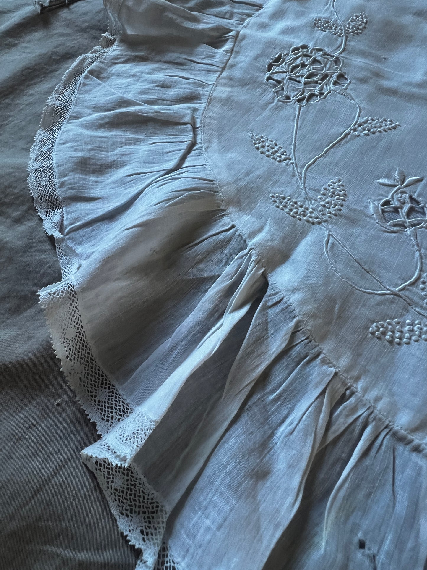 ★フリルのクッションカバー