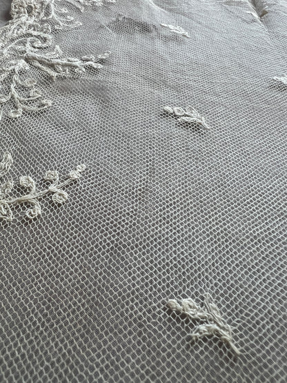 チュール刺繍レース
