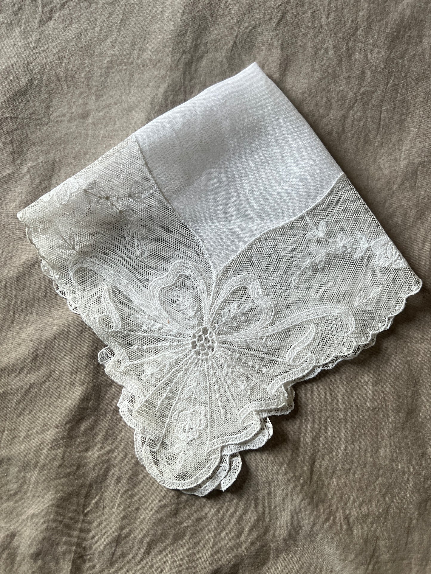 チュール刺繍レースハンカチ