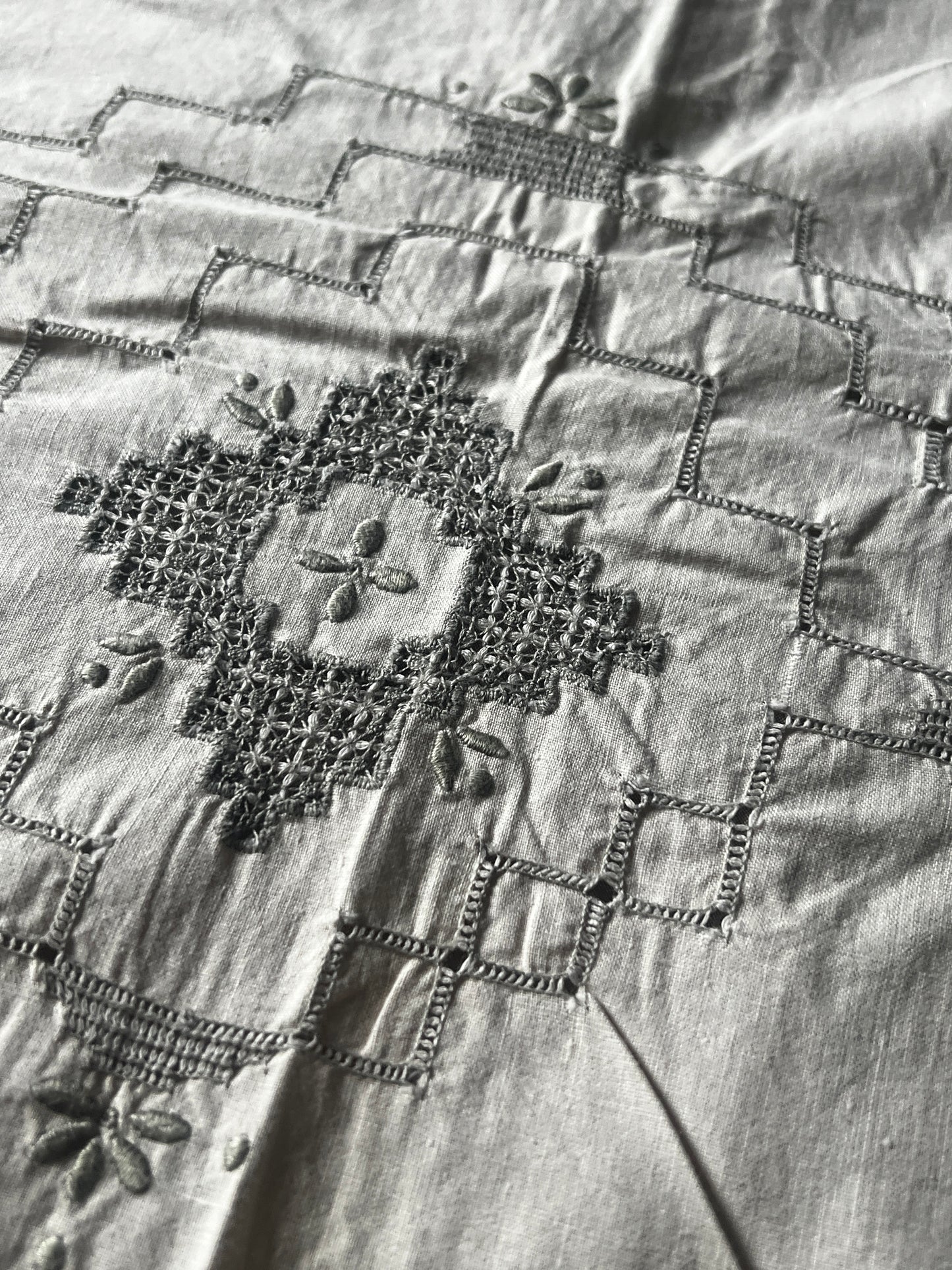 ★マデイラ刺繍大判クロス