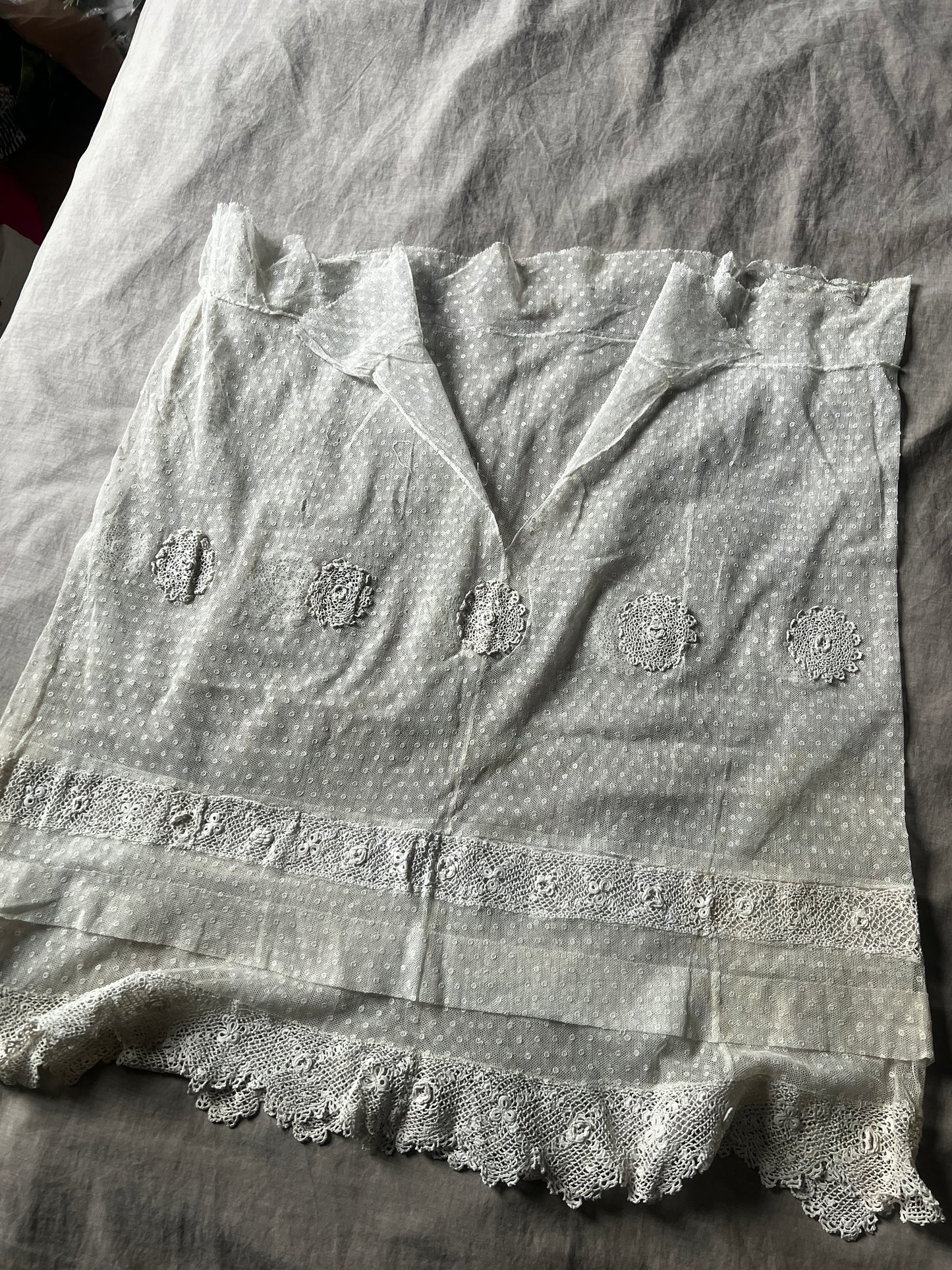 チュールとクロシェのドレスパーツ