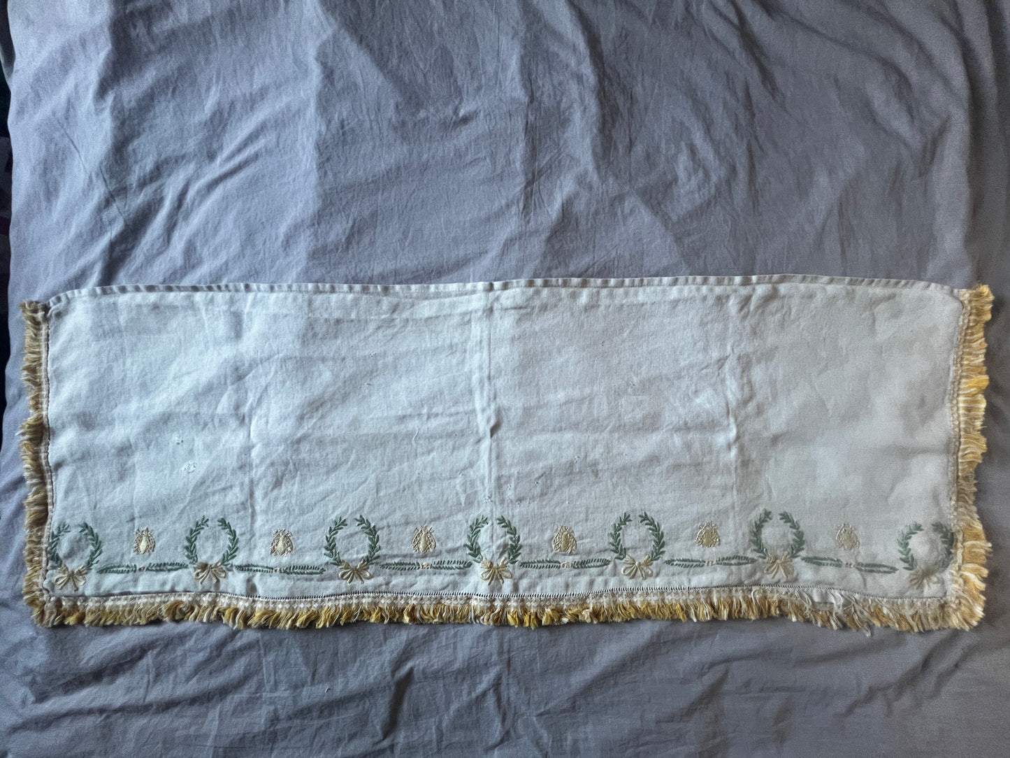 ★刺繍飾り布(蜂)