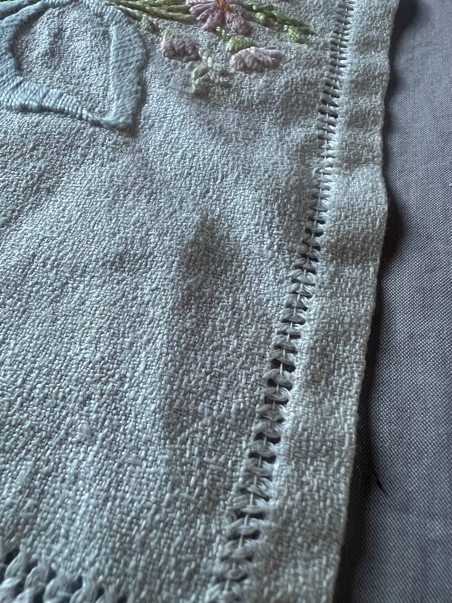 ★花の刺繍のミニクロス