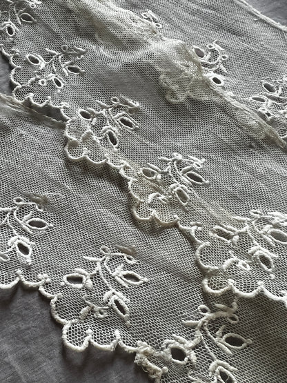 チュール刺繍レース