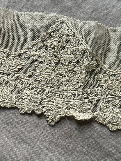 チュール刺繍レース
