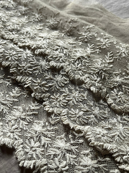 チュール刺繍レース